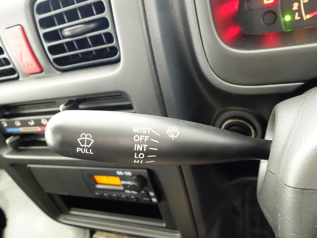 キャリイトラック ＫＵ　エアコン・パワステ　地区限定　ＤＡ６３Ｔ　１０型　パートタイム４ＷＤ　ＡＴ　ラジオ　荷台マット　ゲートアッパープレート　リヤゲートチェーン　フロアゴムマット　ドアバイザー　新車時保証書　取扱説明書　ＯＫ保証ミニ　ワンオーナー（26枚目）