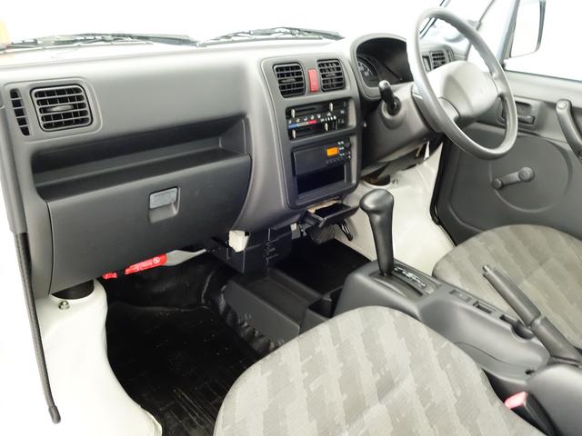 キャリイトラック ＫＵ　エアコン・パワステ　地区限定　ＤＡ６３Ｔ　１０型　パートタイム４ＷＤ　ＡＴ　ラジオ　荷台マット　ゲートアッパープレート　リヤゲートチェーン　フロアゴムマット　ドアバイザー　新車時保証書　取扱説明書　ＯＫ保証ミニ　ワンオーナー（30枚目）