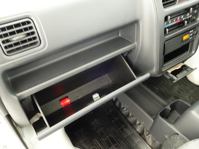 キャリイトラック ＫＵ　エアコン・パワステ　地区限定　ＤＡ６３Ｔ　１０型　パートタイム４ＷＤ　ＡＴ　ラジオ　荷台マット　ゲートアッパープレート　リヤゲートチェーン　フロアゴムマット　ドアバイザー　新車時保証書　取扱説明書　ＯＫ保証ミニ　ワンオーナー（31枚目）