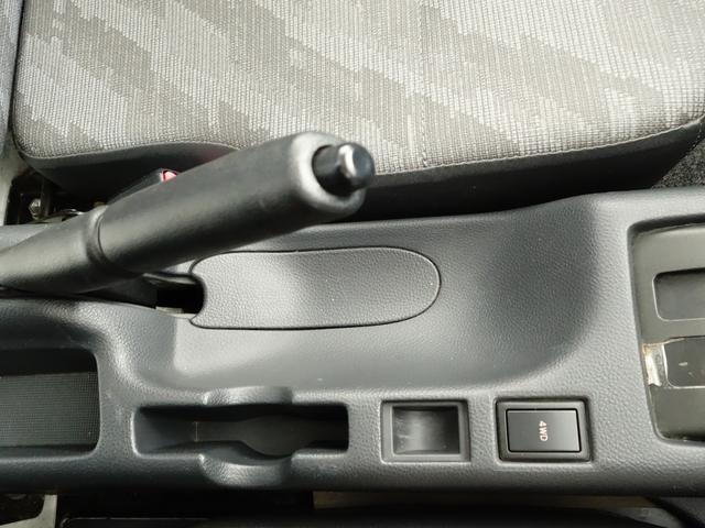 キャリイトラック ＫＵ　エアコン・パワステ　地区限定　ＤＡ６３Ｔ　１０型　パートタイム４ＷＤ　ＡＴ　ラジオ　荷台マット　ゲートアッパープレート　リヤゲートチェーン　フロアゴムマット　ドアバイザー　新車時保証書　取扱説明書　ＯＫ保証ミニ　ワンオーナー（40枚目）