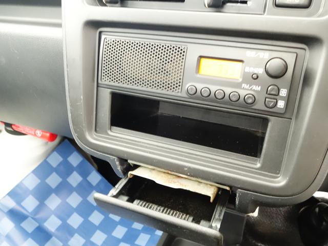 キャリイトラック ＫＵ　エアコン・パワステ　地区限定　ＤＡ６３Ｔ　１０型　パートタイム４ＷＤ　ＡＴ　ラジオ　荷台マット　ゲートアッパープレート　リヤゲートチェーン　フロアゴムマット　ドアバイザー　新車時保証書　取扱説明書　ＯＫ保証ミニ　ワンオーナー（41枚目）