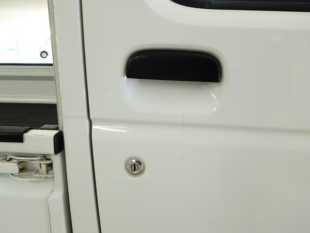 キャリイトラック ＫＵ　エアコン・パワステ　地区限定　ＤＡ６３Ｔ　１０型　パートタイム４ＷＤ　ＡＴ　ラジオ　荷台マット　ゲートアッパープレート　リヤゲートチェーン　フロアゴムマット　ドアバイザー　新車時保証書　取扱説明書　ＯＫ保証ミニ　ワンオーナー（45枚目）