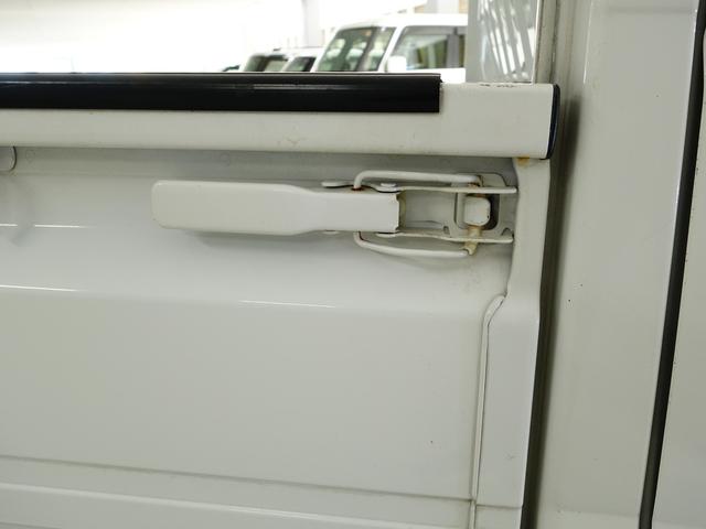 キャリイトラック ＫＵ　エアコン・パワステ　地区限定　ＤＡ６３Ｔ　１０型　パートタイム４ＷＤ　ＡＴ　ラジオ　荷台マット　ゲートアッパープレート　リヤゲートチェーン　フロアゴムマット　ドアバイザー　新車時保証書　取扱説明書　ＯＫ保証ミニ　ワンオーナー（46枚目）