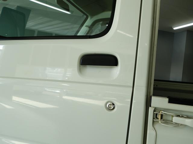 キャリイトラック ＫＵ　エアコン・パワステ　地区限定　ＤＡ６３Ｔ　１０型　パートタイム４ＷＤ　ＡＴ　ラジオ　荷台マット　ゲートアッパープレート　リヤゲートチェーン　フロアゴムマット　ドアバイザー　新車時保証書　取扱説明書　ＯＫ保証ミニ　ワンオーナー（48枚目）