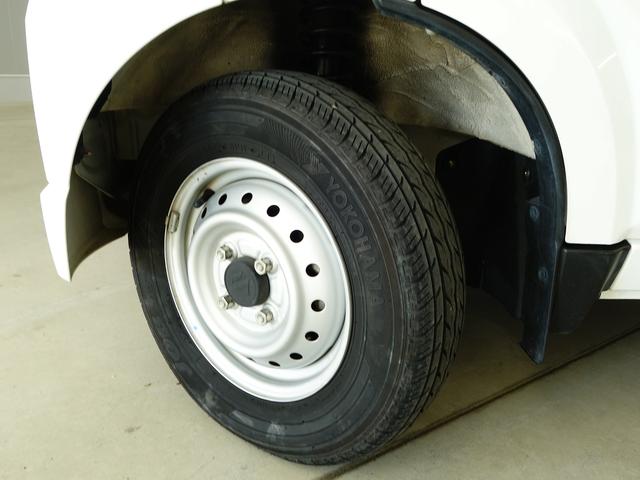 キャリイトラック ＫＵ　エアコン・パワステ　地区限定　ＤＡ６３Ｔ　１０型　パートタイム４ＷＤ　ＡＴ　ラジオ　荷台マット　ゲートアッパープレート　リヤゲートチェーン　フロアゴムマット　ドアバイザー　新車時保証書　取扱説明書　ＯＫ保証ミニ　ワンオーナー（51枚目）