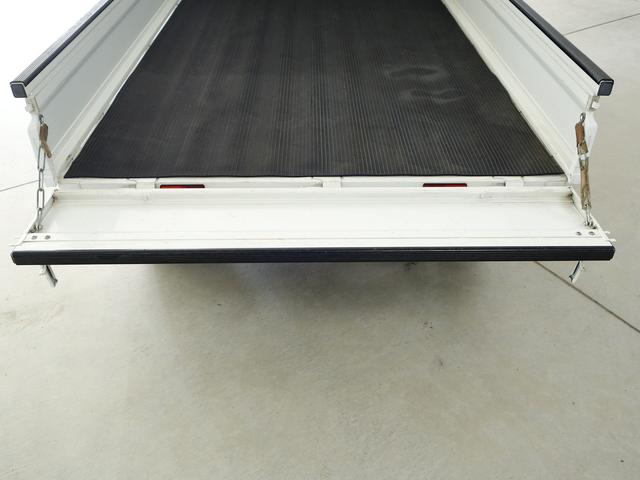 キャリイトラック ＫＵ　エアコン・パワステ　地区限定　ＤＡ６３Ｔ　１０型　パートタイム４ＷＤ　ＡＴ　ラジオ　荷台マット　ゲートアッパープレート　リヤゲートチェーン　フロアゴムマット　ドアバイザー　新車時保証書　取扱説明書　ＯＫ保証ミニ　ワンオーナー（59枚目）