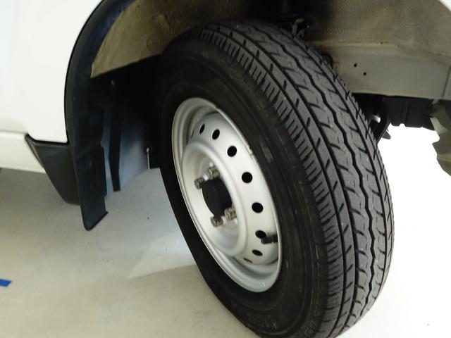 キャリイトラック ＫＵ　エアコン・パワステ　地区限定　ＤＡ６３Ｔ　１０型　パートタイム４ＷＤ　ＡＴ　ラジオ　荷台マット　ゲートアッパープレート　リヤゲートチェーン　フロアゴムマット　ドアバイザー　新車時保証書　取扱説明書　ＯＫ保証ミニ　ワンオーナー（69枚目）