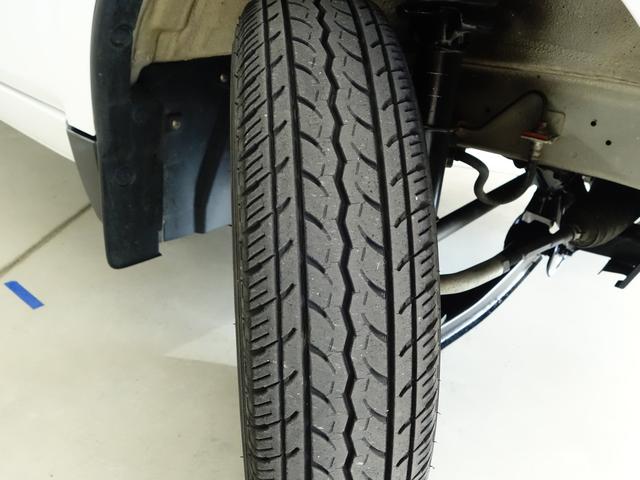 キャリイトラック ＫＵ　エアコン・パワステ　地区限定　ＤＡ６３Ｔ　１０型　パートタイム４ＷＤ　ＡＴ　ラジオ　荷台マット　ゲートアッパープレート　リヤゲートチェーン　フロアゴムマット　ドアバイザー　新車時保証書　取扱説明書　ＯＫ保証ミニ　ワンオーナー（70枚目）