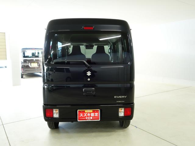 エブリイ ＰＡリミテッド　６型４ＷＤ　　オートマ　セーフティーサポート　認定中古車　４ＷＤ　　セーフティーサポート　リヤパーキングセンサー　アイドリングストップ　フロントパワーウインド　ＡＭＦＭラジオ　オートライト　リヤスモークガラス　キーレスエントリー　軽自動車　貨物車（6枚目）