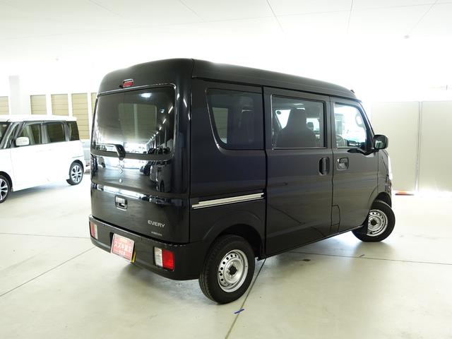 エブリイ ＰＡリミテッド　６型４ＷＤ　　オートマ　セーフティーサポート　認定中古車　４ＷＤ　　セーフティーサポート　リヤパーキングセンサー　アイドリングストップ　フロントパワーウインド　ＡＭＦＭラジオ　オートライト　リヤスモークガラス　キーレスエントリー　軽自動車　貨物車（8枚目）