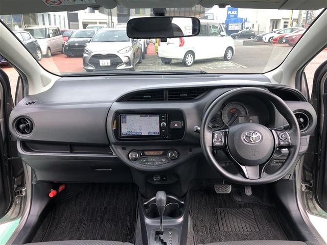 しっかりまとまった感のあるインパネ。操作スイッチなども使いやすい位置に配置されています。