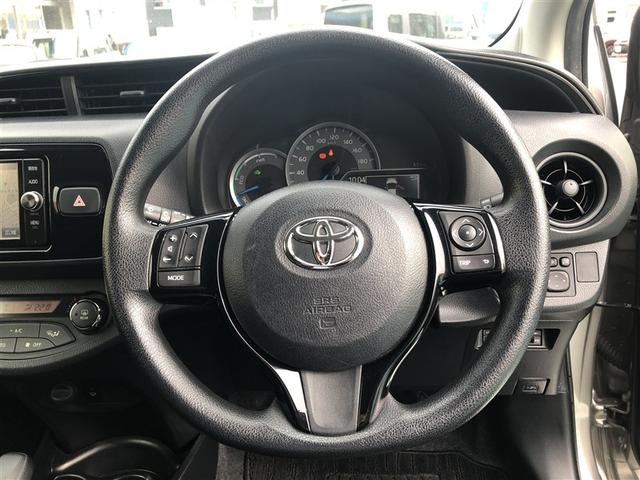 最近はホーンを鳴らすだけでなく、「オーディオ」操作や「メーター」表示切替などができるスイッチが付いてます。エアバッグも収納されてます。