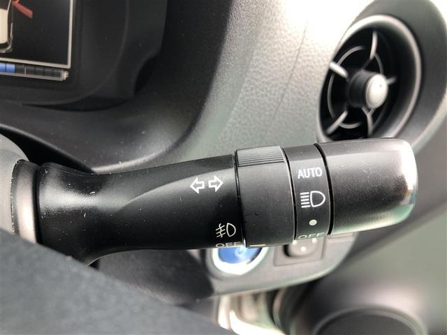 周囲の明るさに応じて自動でヘッドライトの点灯・消灯ができる機能です。トンネル通過時にライトの付け忘れ・消し忘れが無くなり雨の日や夕方の走行も安心・安全ですね♪