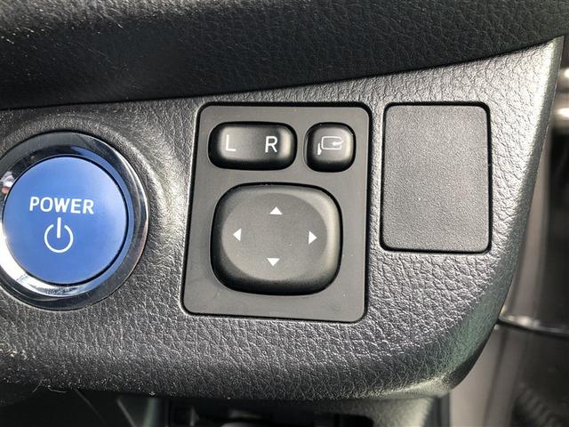 電動格納式ドアミラー付き。駐車場へ停めた時に、ボタン一つで左右のドアミラーをたたむ事ができます。