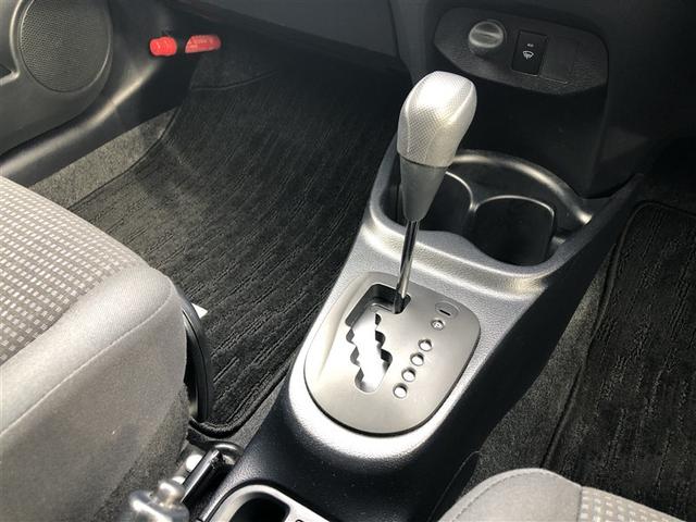 操作しやすいＡＴシフトです。シフトチェンジを気にしなくてよいので運転だけに集中できますね。自然と手に届くところにある、手になじむ形状のシフトノブがいいですね。