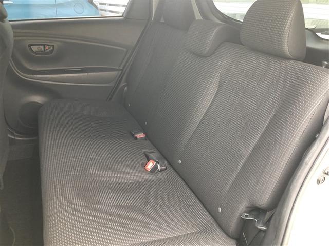 足元広々の座り心地良好な後席♪ドライブ中、長い間同じ体制で居るのって大変ですよね。でも居心地の良い後席空間があればロングドライブでもリラックス出来ますね。