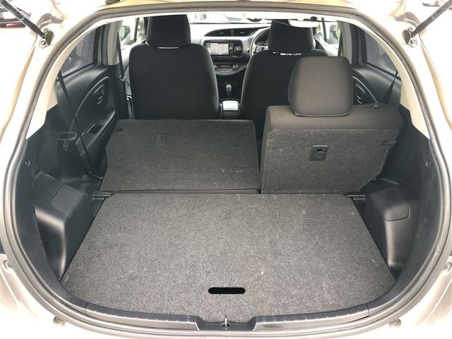 ラゲージスペースも広く、とっても便利です。６：４分割可倒式リアシートを倒せば更に広い空間を確保、長い・大きい荷物も収納ＯＫ！買い物にレジャーに大活躍です♪