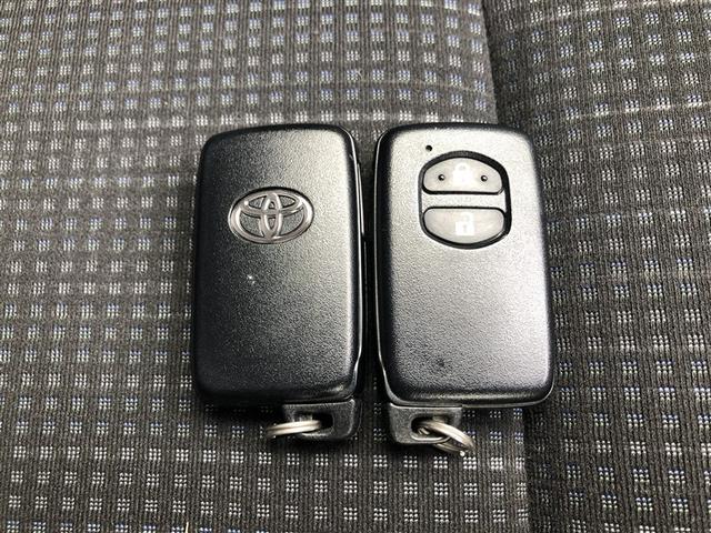 スマートキー２個あります。家族で共有すれば、自宅の駐車場での入替や、旅行先での運転交代など大変便利ですよ。