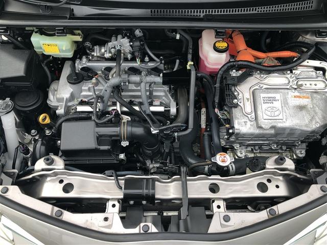 スチーム洗浄によりエンジンルームの汚れもキレイにクリーニングを実施。まるごとクリーニングは見える室内だけでなく、エンジンルームまでにも拘って仕上げています。