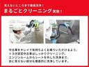 中古車をキレイで気持ちよくお乗りいただけるよう、トヨタ認定中古車はしっかりクリーニング。エンジンルームからシートを外した洗浄まで、目に見えない部分も徹底的に洗浄しています。