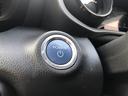 エンジンスタートスイッチです。キーが車内にあれば、エンジンの始動や停止はスイッチを押すだけ!キーを取り出す手間を省き、ワンプッシュで操作できるので簡単でスムーズです。