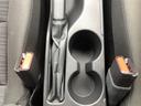 運転席用・助手席用と2つのカップホルダーを装備しています。ドリンクだけでなく、色々な小物の置き場所としても大変便利です。