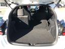 コンパクトカーながらラゲージスペースも広く、とっても便利です。６：４分割可倒式リヤシートを倒せばさらに広い空間を確保、長い・大きい荷物も収納ＯＫ！お買い物にレジャーに大活躍です♪