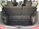 間口の広いラゲッジスペース。荷物の出し入れが楽にできて大変便利です。　リヤシートは６：４の分割になっていますので、乗車人数や荷物の量によってアレンジできます。