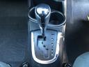 操作しやすいATシフトです。シフトチェンジを気にしなくてよいので運転だけに集中できますね。自然と手に届くところにある、手になじむ形状のシフトノブがいいですね。