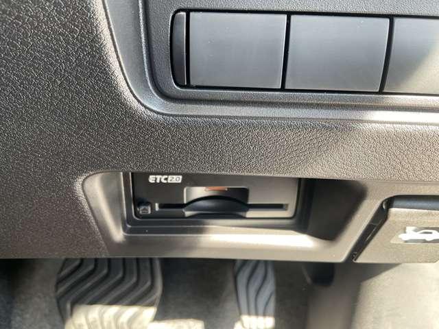 セレナ ｅ－４ＯＲＣＥ　ハイウェイスターＶ　１．４　ｅ－４ＯＲＣＥ　ハイウェイスターＶ　４ＷＤ　修理済み雹害車／アラウンドモニター／オート（14枚目）