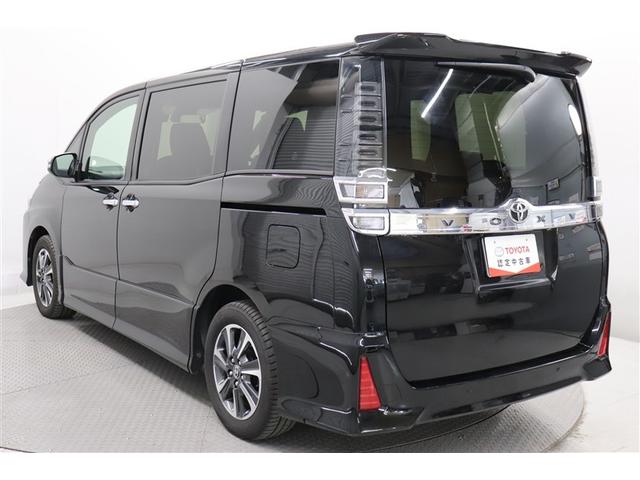 ヴォクシー ＺＳ　煌ＩＩＩ　プリクラッシュ　スマートキ　アイスト　ＤＶＤ再生機能　記録簿付き　横滑り防止装置　ナビＴＶ　アルミ　三列シート　ＷＡＣ　盗難防止　オートエアコン　キーレス　ＥＴＣ装備　パワステ　メモリナビ　クルコン（3枚目）