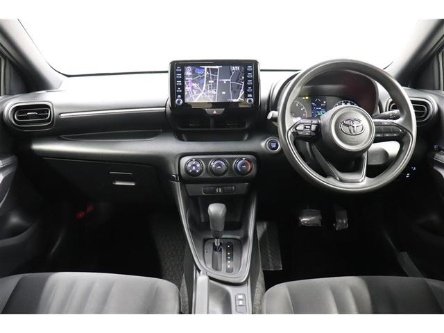 ヤリス Ｘ　ＰＣＳ　スマートキーシステム　横滑り防止装置付き　記録簿有　ワイヤレスキー　バックガイドモニター　盗難防止　サイドエアバック　エアコン　Ｗエアバッグ　パワーウインドウ　パワステ　運転席エアバッグ　ナビ（5枚目）