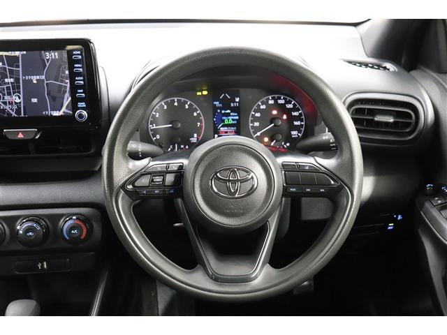 ヤリス Ｘ　ＰＣＳ　スマートキーシステム　横滑り防止装置付き　記録簿有　ワイヤレスキー　バックガイドモニター　盗難防止　サイドエアバック　エアコン　Ｗエアバッグ　パワーウインドウ　パワステ　運転席エアバッグ　ナビ（6枚目）