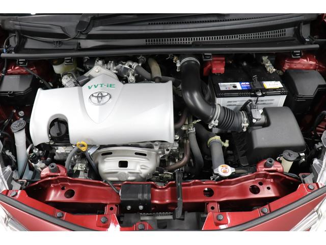 ヴィッツ ジュエラ　クリアランスソナー　電動格納ドアミラー　衝突安全ボディ　車線逸脱警報　オートマチックハイビーム　デュアルエアバッグ　マニュアルエアコン　パワステ　オートライト　スマートキー　ワンオ－ナ－　ＡＵＸ（21枚目）