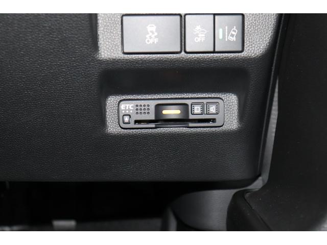 フリードハイブリッド ハイブリッド・クロスターホンダセンシング　両側Ｐスライドドア　電動格納ミラー　オートクルーズコントロール　車線逸脱　Ｂｌｕｅｔｏｏｔｈ　パーキングセンサー　ＤＶＤ再生可能　ＬＥＤライト　ＡＢＳ　メモリナビ　盗難防止　スマ－トキ－　ＶＳＡ（10枚目）