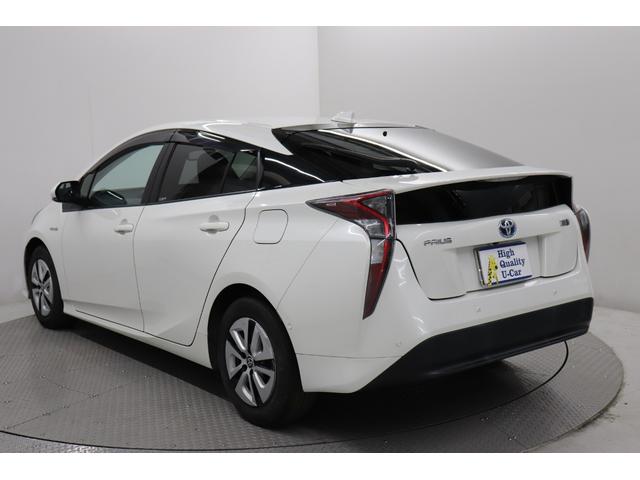 プリウス Ａ　バックモニター　ＥＴＣ　スマートキー　ＬＥＤライト　純正アルミ　メモリーナビ　Ｂｌｕｅｔｏｏｔｈ接続　フルセグＴＶ　ＣＤ　衝突軽減システム　クルコン　ペダル踏み間違　ＢＳＭ　レーンアシスト（2枚目）