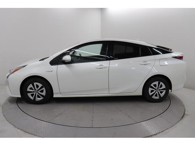 プリウス Ａ　バックモニター　ＥＴＣ　スマートキー　ＬＥＤライト　純正アルミ　メモリーナビ　Ｂｌｕｅｔｏｏｔｈ接続　フルセグＴＶ　ＣＤ　衝突軽減システム　クルコン　ペダル踏み間違　ＢＳＭ　レーンアシスト（13枚目）