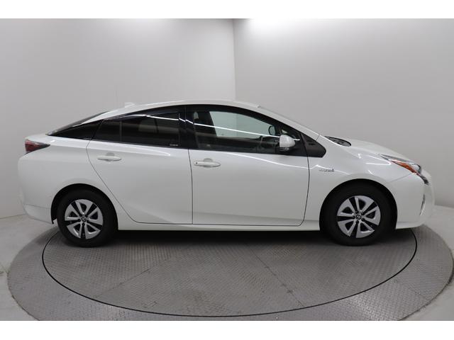 プリウス Ａ　バックモニター　ＥＴＣ　スマートキー　ＬＥＤライト　純正アルミ　メモリーナビ　Ｂｌｕｅｔｏｏｔｈ接続　フルセグＴＶ　ＣＤ　衝突軽減システム　クルコン　ペダル踏み間違　ＢＳＭ　レーンアシスト（14枚目）