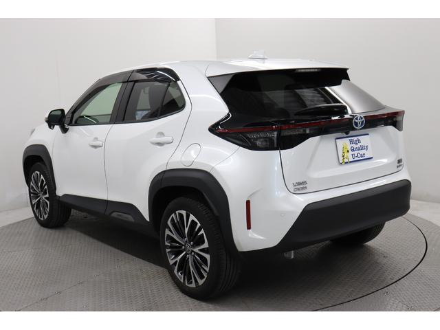 ヤリスクロス ハイブリッドＺ　Ｂｌｕｅｔｏｏｔｈオーディオ　ＵＳＢ接続　車線逸脱警告　衝突安全ボディ　追従式クルーズコントロール　ＡＨＢ　ＤＡＣ　シートヒータ　横滑防止装置　電格ミラー　リアカメラ　ワンオーナー車　フルセグ地デジ（2枚目）