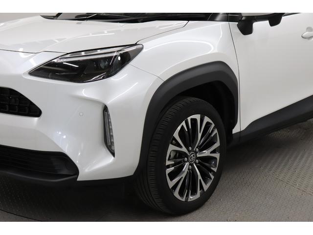 ヤリスクロス ハイブリッドＺ　Ｂｌｕｅｔｏｏｔｈオーディオ　ＵＳＢ接続　車線逸脱警告　衝突安全ボディ　追従式クルーズコントロール　ＡＨＢ　ＤＡＣ　シートヒータ　横滑防止装置　電格ミラー　リアカメラ　ワンオーナー車　フルセグ地デジ（16枚目）