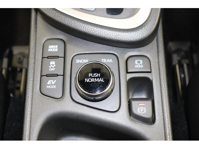 ヤリスクロス ハイブリッドＺ　Ｂｌｕｅｔｏｏｔｈオーディオ　ＵＳＢ接続　車線逸脱警告　衝突安全ボディ　追従式クルーズコントロール　ＡＨＢ　ＤＡＣ　シートヒータ　横滑防止装置　電格ミラー　リアカメラ　ワンオーナー車　フルセグ地デジ（35枚目）