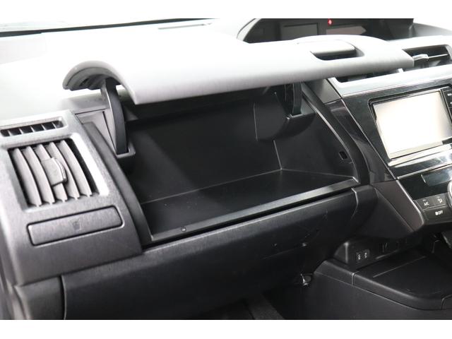 助手席前の収納スペース