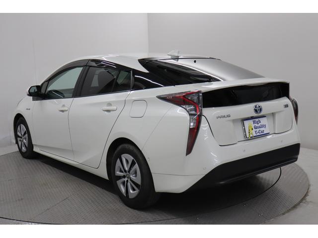 プリウス Ａプレミアム　シートＨ　ＬＫＡ　Ｂｌｕｅｔｏｏｔｈ対応　クリソナー　駐車アシスト　電動パワーシート　電動格納ドアミラー　黒革シート　ＡＣ１００Ｖ　ＳＤ　アイドリングストップ機能　ＬＥＤライト　地デジフルセグ　ＡＣ（2枚目）