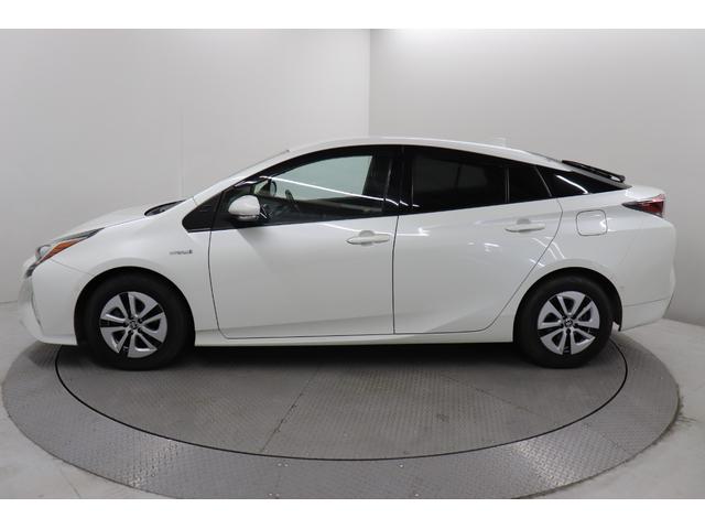 プリウス Ａプレミアム　シートＨ　ＬＫＡ　Ｂｌｕｅｔｏｏｔｈ対応　クリソナー　駐車アシスト　電動パワーシート　電動格納ドアミラー　黒革シート　ＡＣ１００Ｖ　ＳＤ　アイドリングストップ機能　ＬＥＤライト　地デジフルセグ　ＡＣ（12枚目）