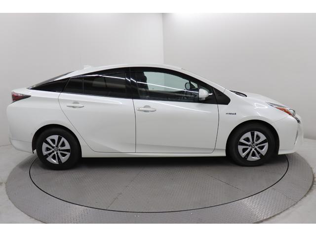 プリウス Ａプレミアム　シートＨ　ＬＫＡ　Ｂｌｕｅｔｏｏｔｈ対応　クリソナー　駐車アシスト　電動パワーシート　電動格納ドアミラー　黒革シート　ＡＣ１００Ｖ　ＳＤ　アイドリングストップ機能　ＬＥＤライト　地デジフルセグ　ＡＣ（13枚目）