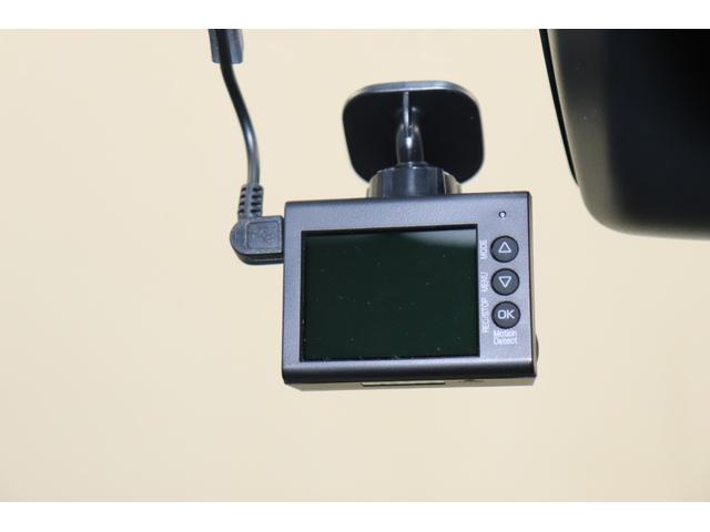 プリウス Ａプレミアム　シートＨ　ＬＫＡ　Ｂｌｕｅｔｏｏｔｈ対応　クリソナー　駐車アシスト　電動パワーシート　電動格納ドアミラー　黒革シート　ＡＣ１００Ｖ　ＳＤ　アイドリングストップ機能　ＬＥＤライト　地デジフルセグ　ＡＣ（45枚目）