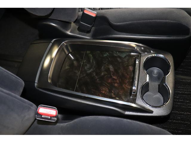 ヴェルファイア ２．５Ｚ　Ａエディション　７人乗り　両側電動スライドドア　ワンオーナー　フルセグ　メモリーナビ　メディアプレイヤー接続　ＣＤ／ＤＶＤ再生　後席モニター　バックモニター　ＥＴＣ　フルフラット　リアエアコン　社外ＡＷ　ＬＥＤヘッド（31枚目）