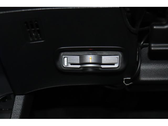 ヴェゼル ハイブリッドＺ　ワンオーナー　フルエアロ　ローダウン　社外マフラー　社外サス　純正アルミホイール　フルセグ　メモリーナビ　メディアプレイヤー接続　ＣＤ／ＤＶＤ再生　ドライブレコーダ　バックモニタ　ＥＴＣ　本革シート（7枚目）