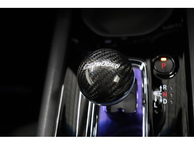 ヴェゼル ハイブリッドＺ　ワンオーナー　フルエアロ　ローダウン　社外マフラー　社外サス　純正アルミホイール　フルセグ　メモリーナビ　メディアプレイヤー接続　ＣＤ／ＤＶＤ再生　ドライブレコーダ　バックモニタ　ＥＴＣ　本革シート（8枚目）