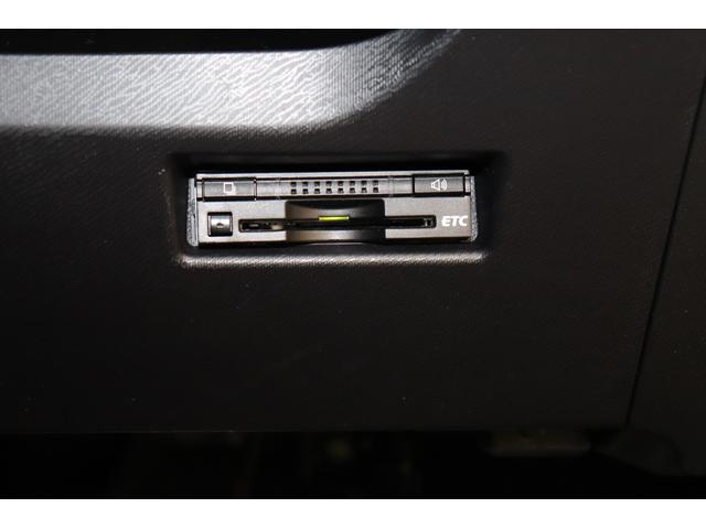 アクア Ｓ　フルセグ　メモリーナビ　メディアプレイヤー接続　ＣＤ／ＤＶＤ再生　バックモニター　ＥＴＣ　ＬＥＤヘッドライト　スマートキー　イモビライザ　アイドリングストップ　ＡＢＳ　エアバッグ　モケットシート（7枚目）